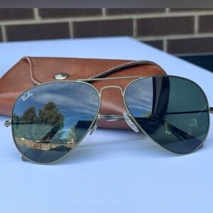 Ray-Ban Aviator Sunglasses with Silver Frame and Leather Case